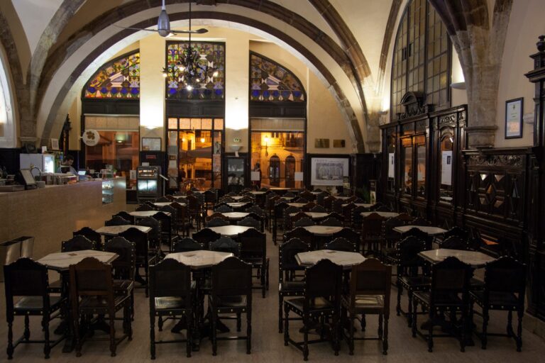 Cafe inside 768x512