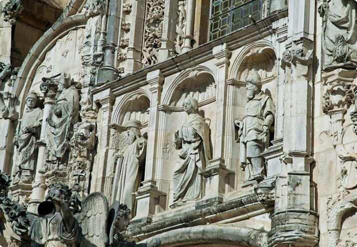 portal esculturas Joao de Ruao